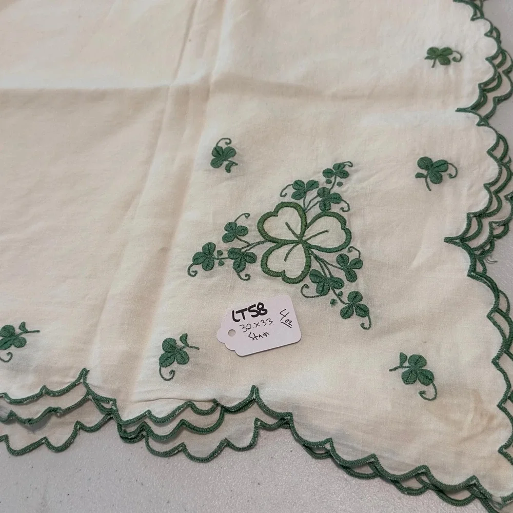 Table Topper 32 x 33 – Clover green embroidered Saint Patrick's Irish‎